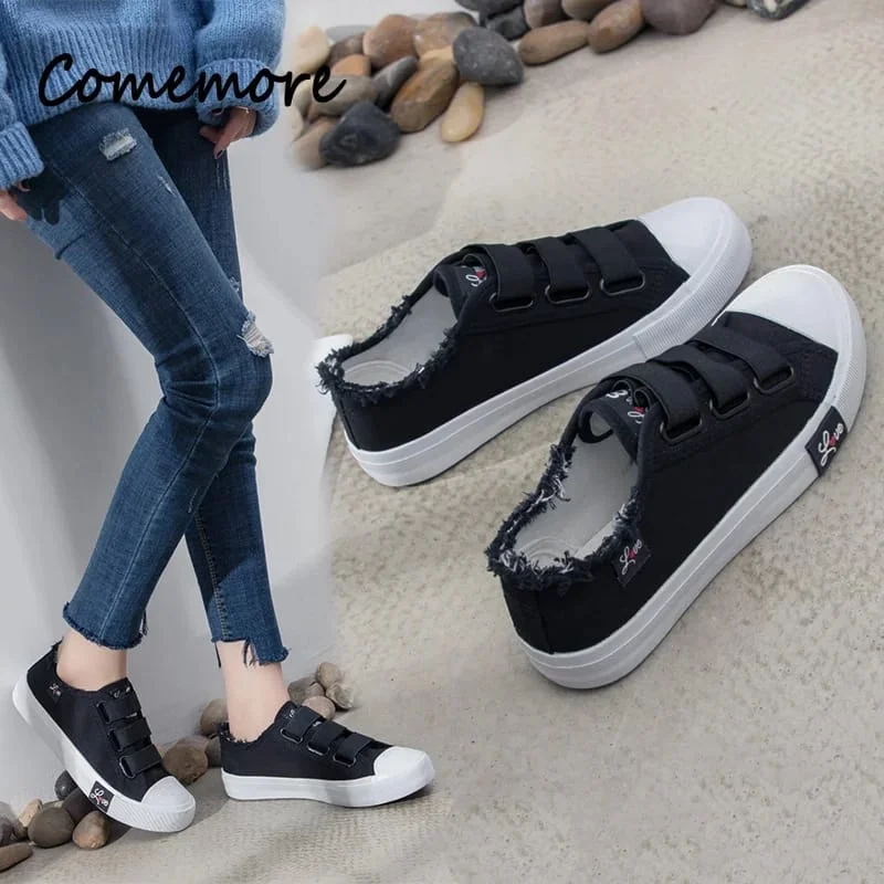 classy_ladies_converrse_shoes-black_2.webp