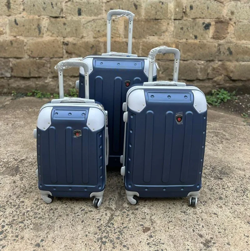 3-piece_hard_shell_spinner_luggage_set_2.webp