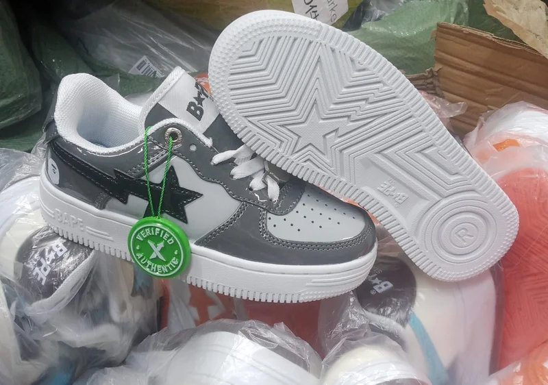 a_bathing_ape_bapesta_patent_leather_low_dark_grey'_2.webp