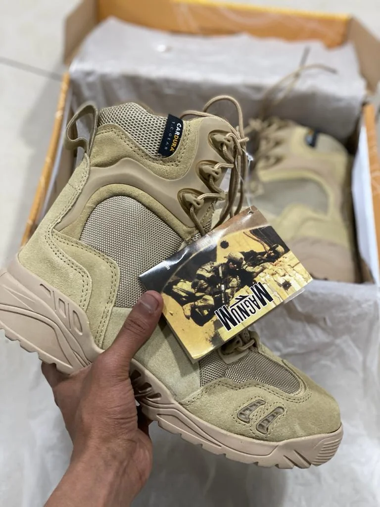 magnum__military_combat_boots_2.webp