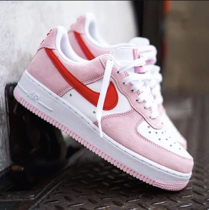 nike_air_force_1_07_qs_'love_letter'_valentines_day_tulip_pink_university_red_2.webp