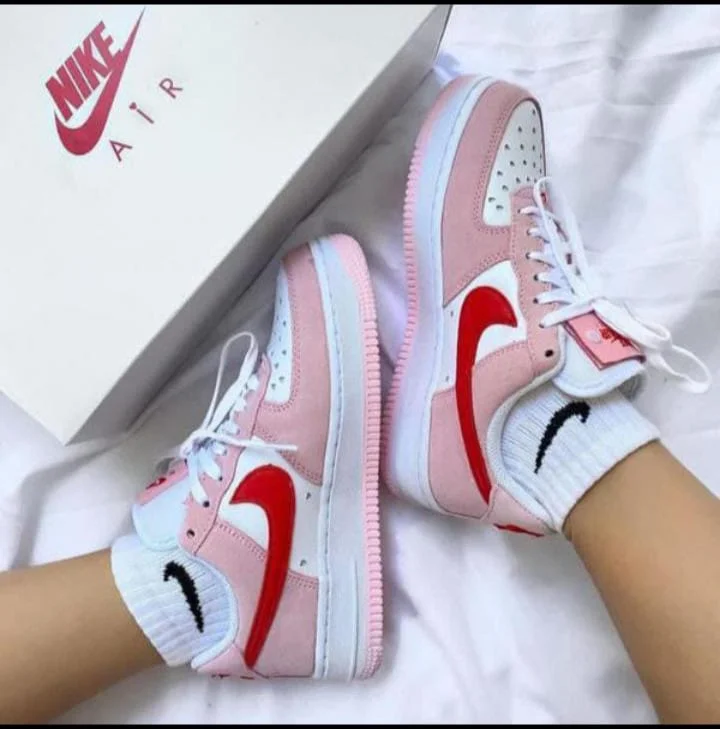 nike_air_force_1_07_qs_'love_letter'_valentines_day_tulip_pink_university_red_4.webp