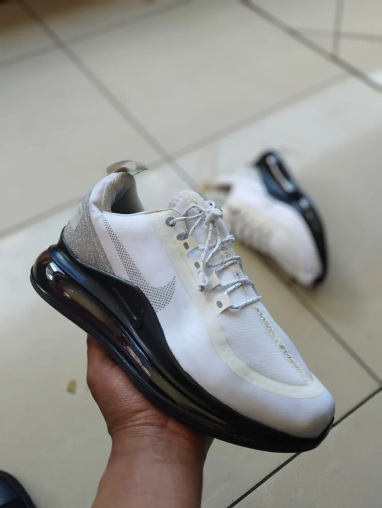 nike_air_max_720_utility_running_sneakers_2.webp