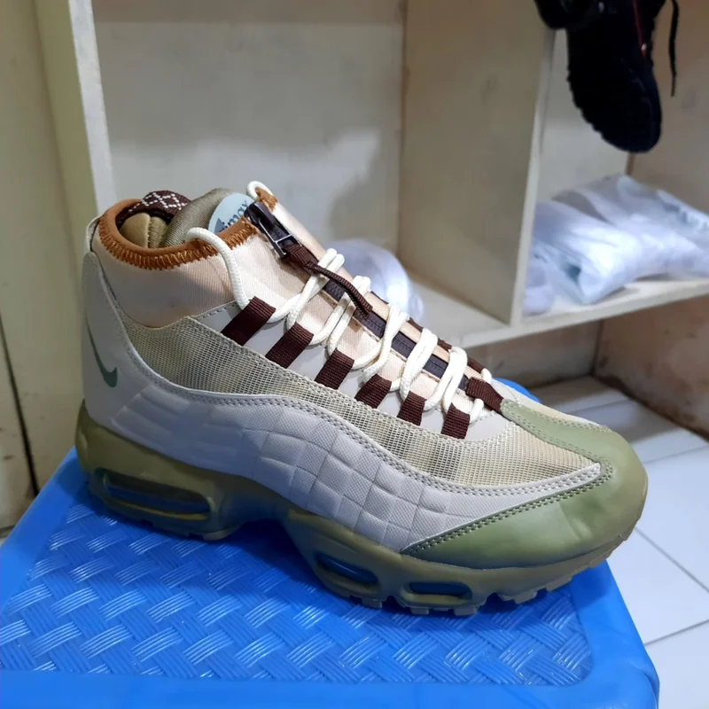nike_air_max_95_sneaker_boot_2.webp