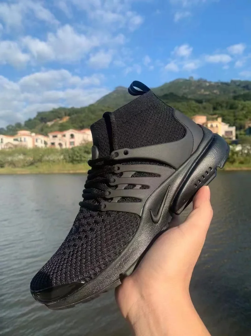 nike_air_presto_low_triple_black_2.webp