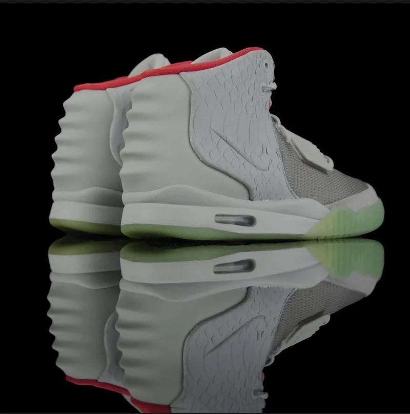 nike_air_yeezy_2_wolf_grey_pure_platinum_2.webp