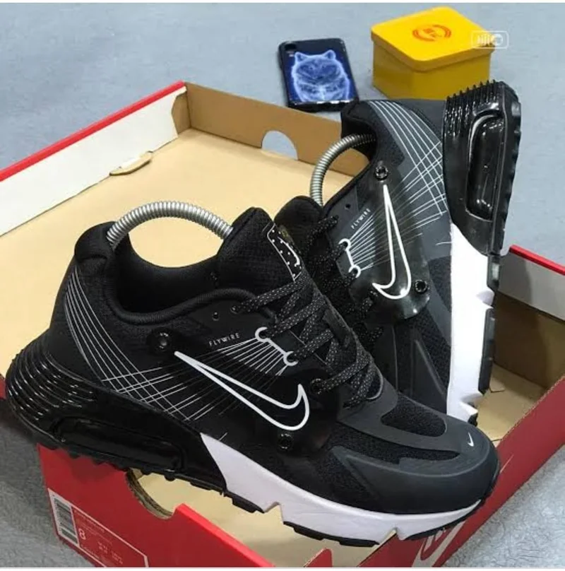 nike_flywire_black-_white_sneakers_2.webp