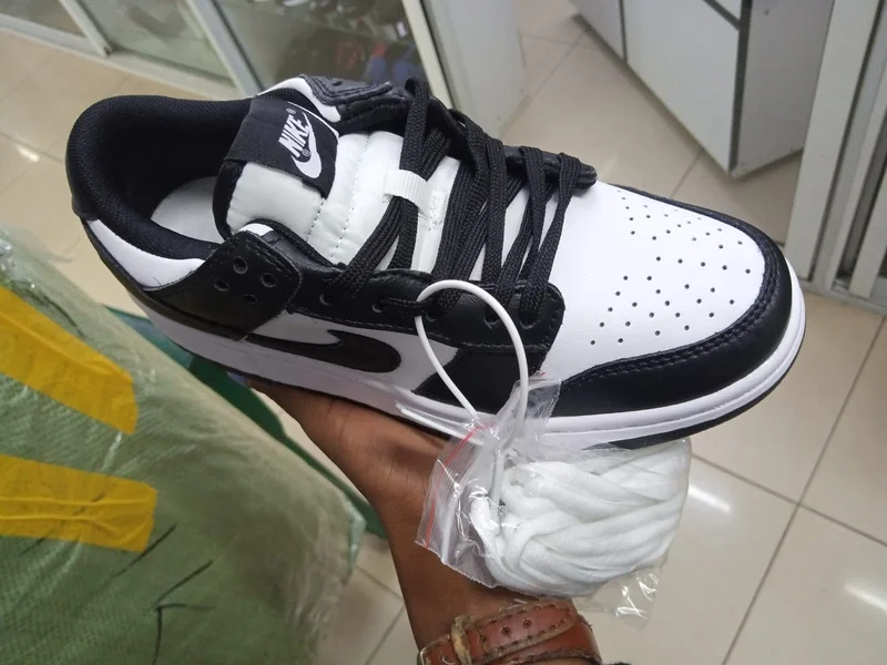 nike_sb_dunk_low_retro_white_black_2021_2_1.webp