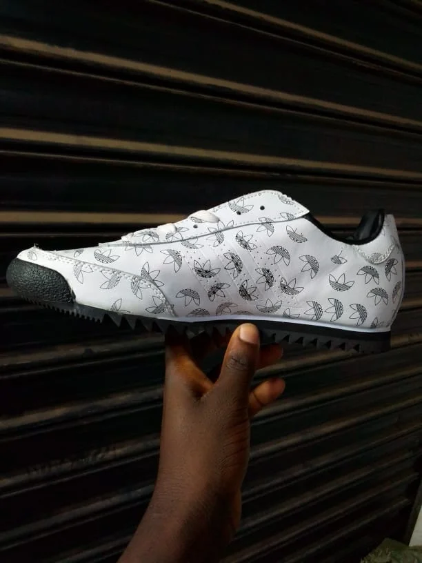 adidas_white__men_low_top_casual_shoes_lightweight_sports_shoes_2.webp