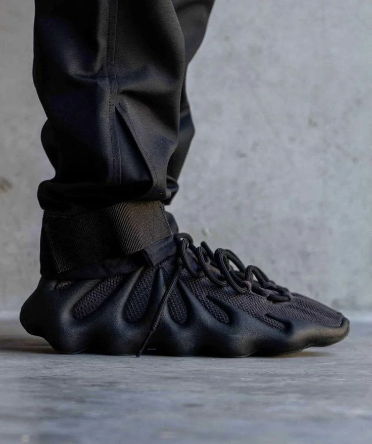 adidas_yeezy_450_black_sneakers_2.webp