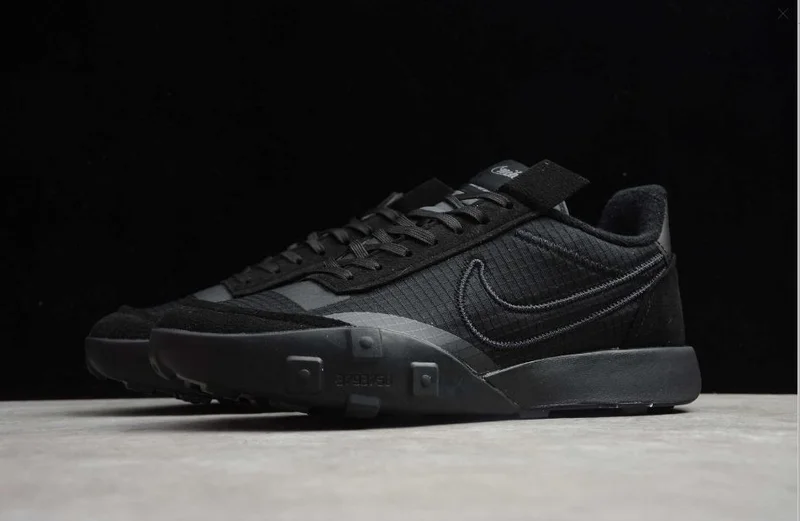 nike_waffle_racer_20_triple_black_running_shoes_2.webp