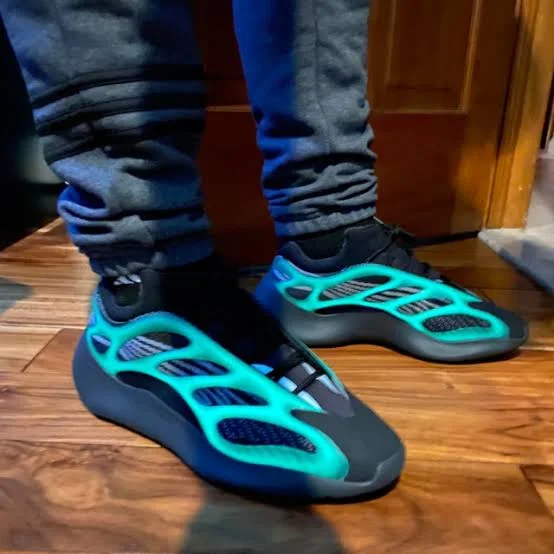 adidas_yeezy_700_v3_alvah_sneakers_2.webp