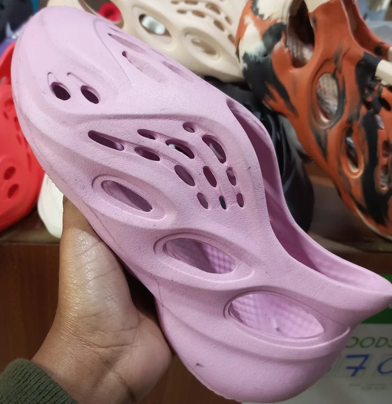 adidas_yeezy_slide_foam_runner_pink_yeezy_shoes_2.webp