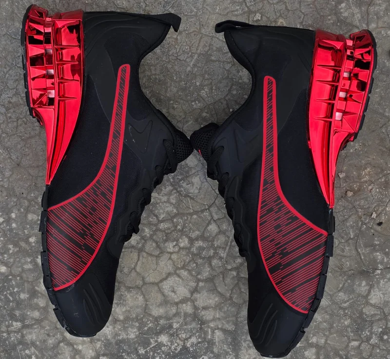 puma_running_shoes_black_-red_-strip_puma_2.webp