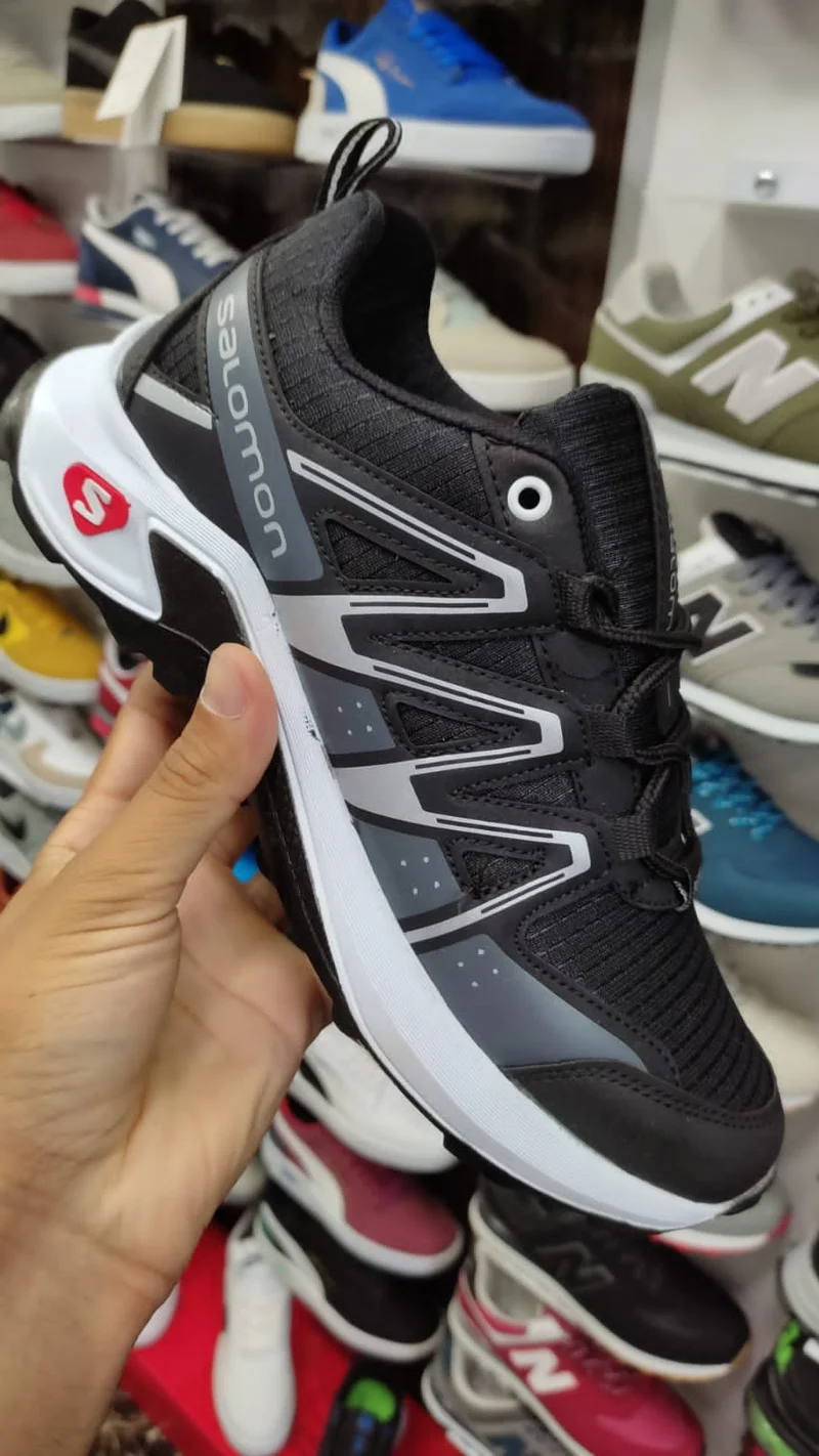 ultra_salomon_outdoor__waterproof_running_shoes_2.webp