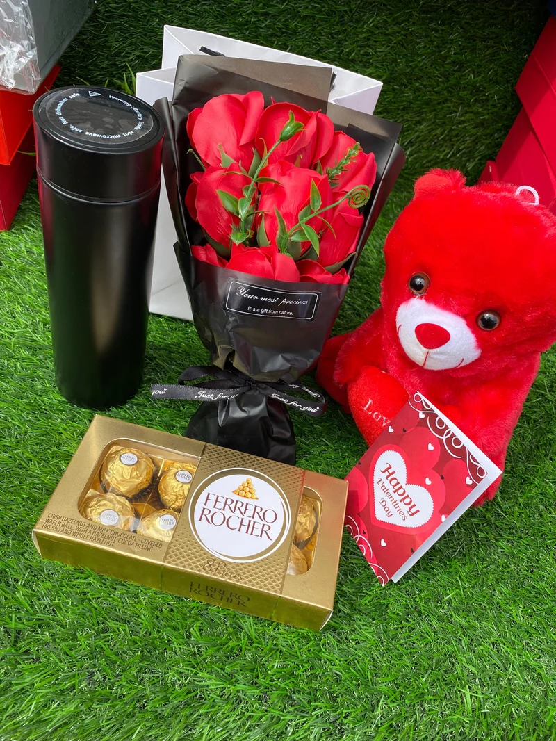 valentines_ladies_gift_set-valentines_gifts-ferrero_rocher_valentines_flowers_3.webp
