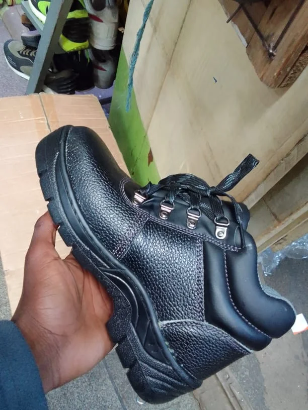 world_boots_safety_boots_all_black_2.webp