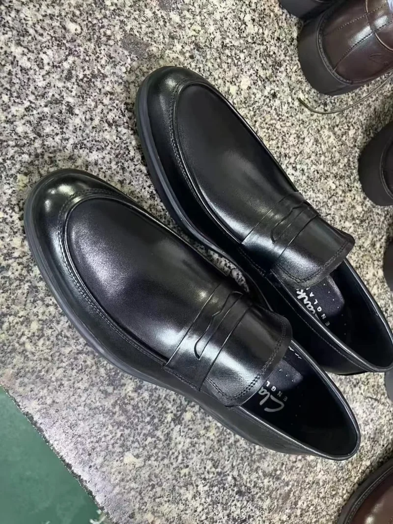 casual_black_slip_on_clarks__leather_shoes_2.webp