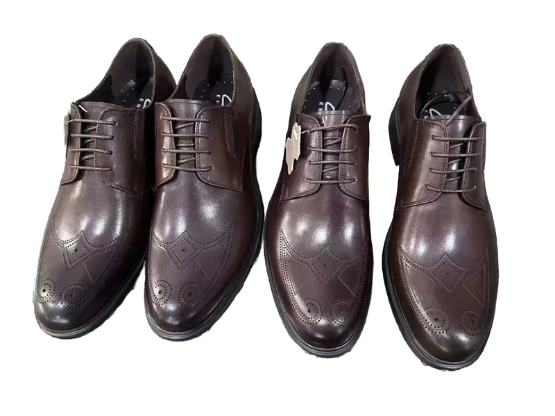 lace_up_brown_leather_clarks_shoes_2.webp