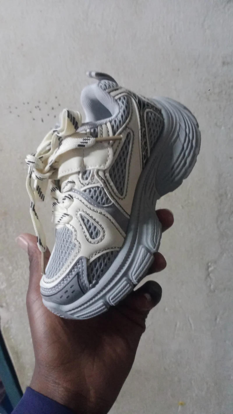 grey-white__kids_sneakers_breathable_running_shoes_2.webp