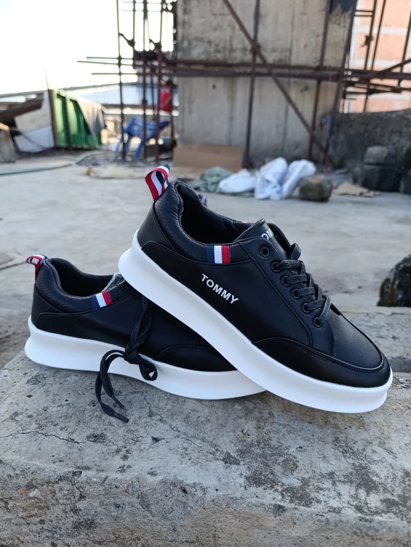 black_tommy_hilfiger_men's_sneaker_2.webp