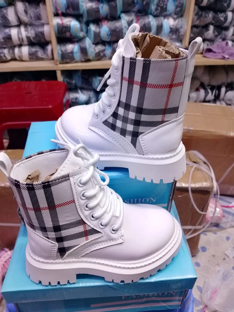 white___girls_gucci_boots_2.webp