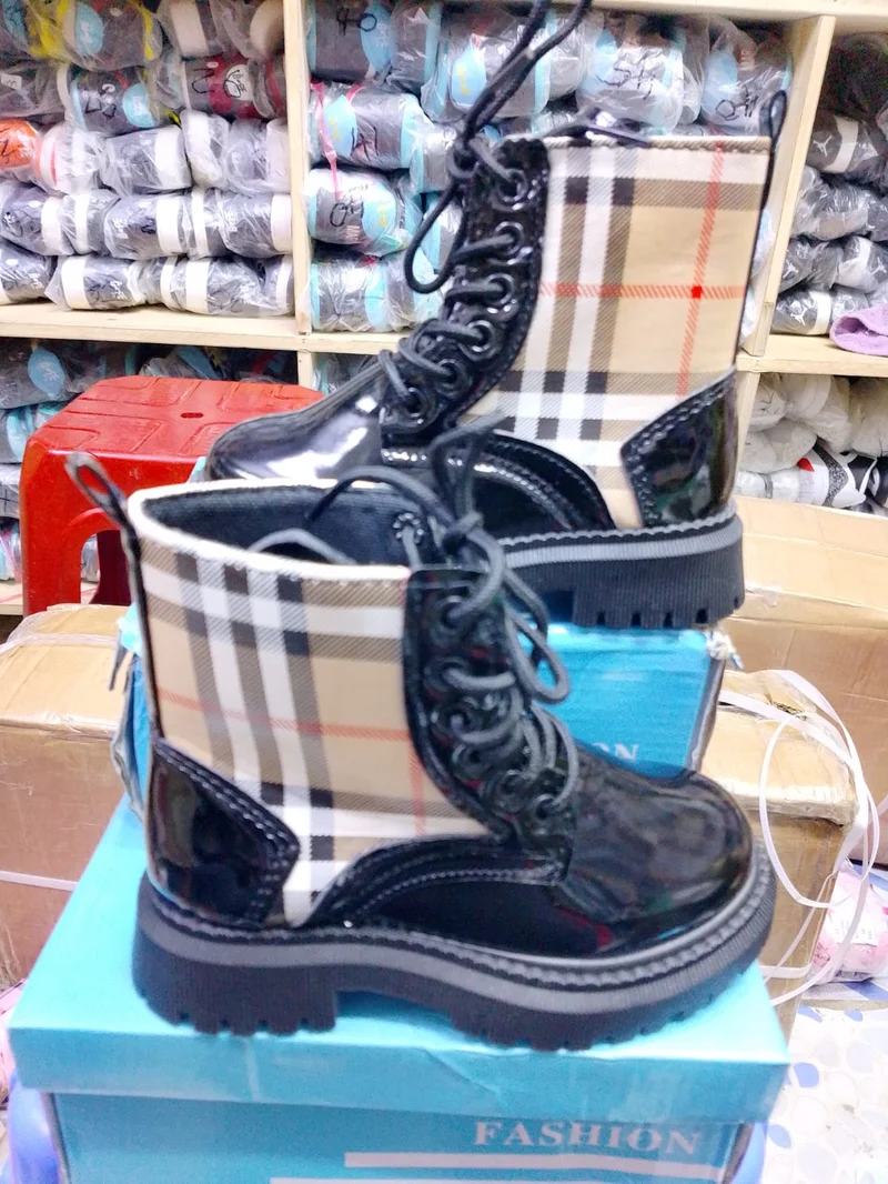 black__girls_gucci_boots_2.webp