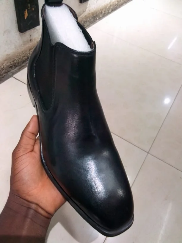 aldo_vianello-r_chelsea_boots_for_men_-black_chelsea_boots_leather_3.webp