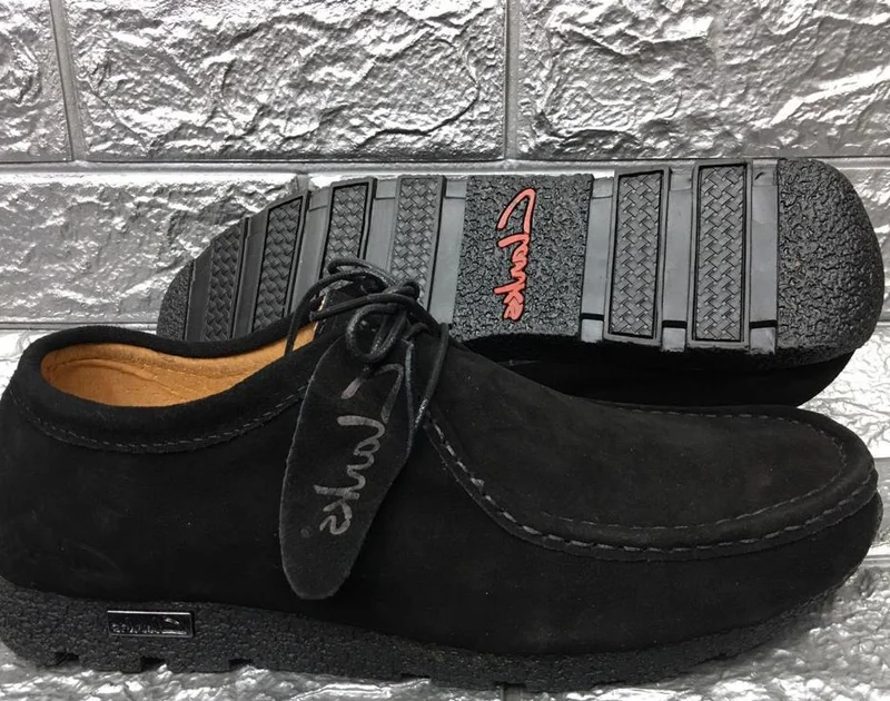 all_black_men_casual_loafers_clarks_shoes_2.webp