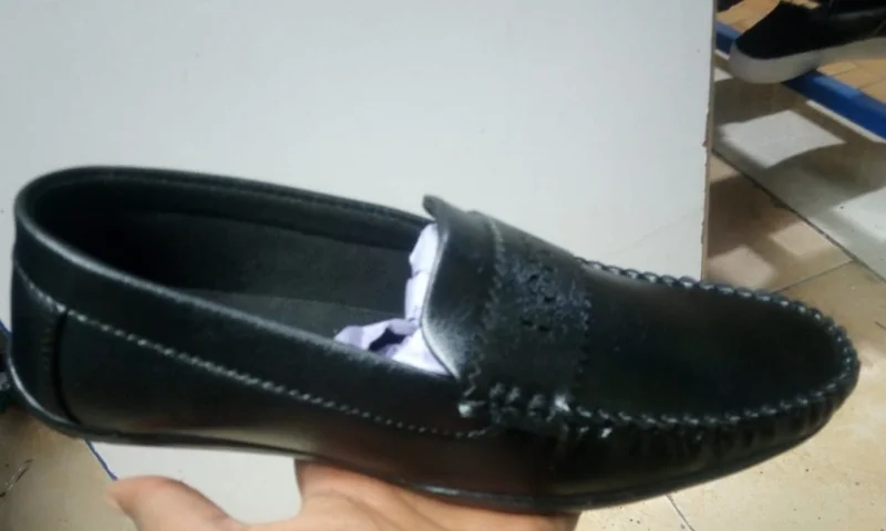 all_black_shoes_men_loafers_2.webp
