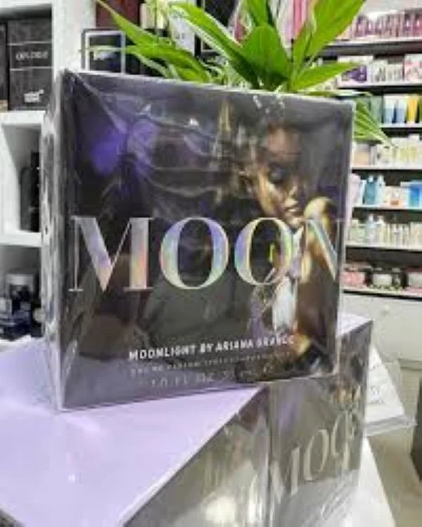 ariana_grande_moonlight_spray_eau_de_parfum_2.webp