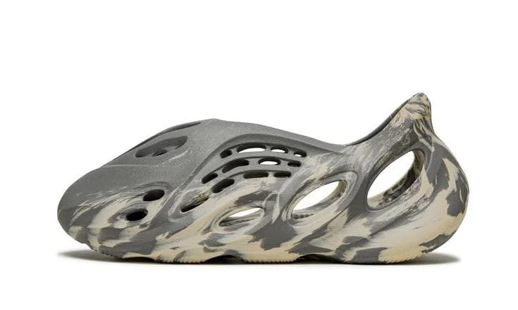 'mxt_moon_gray'_and_'sand'_adidas_yeezy_foam_runners_2.webp