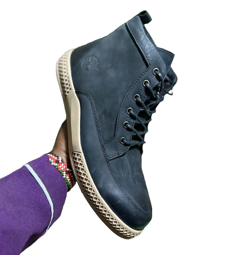 black_timberland_casual_leather_boots_2.webp