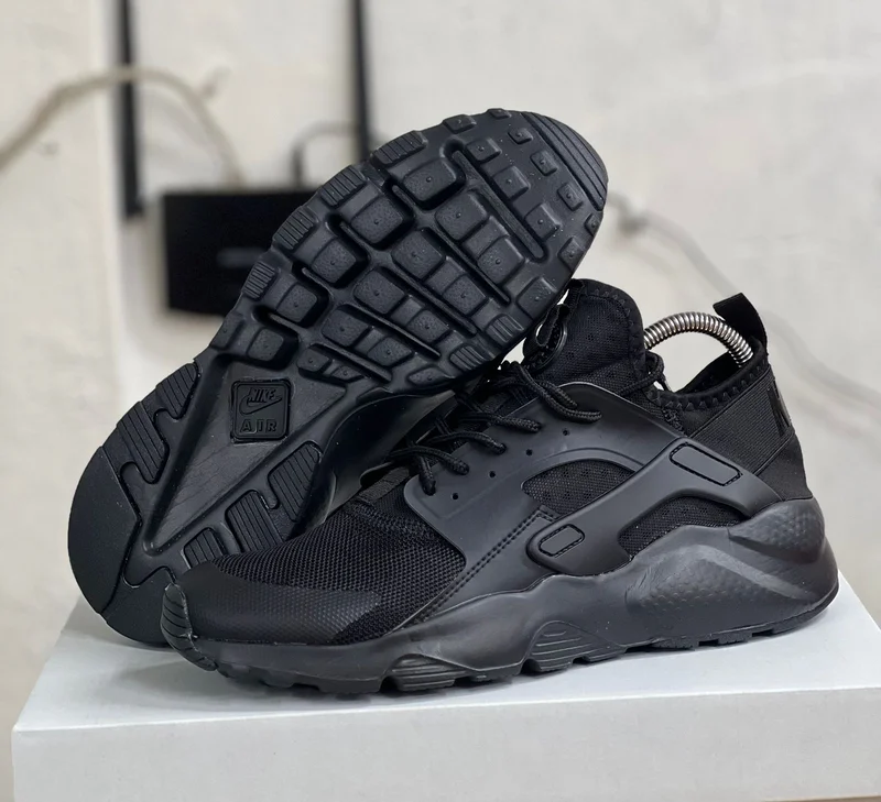 Nike Air Huarache Triple Black