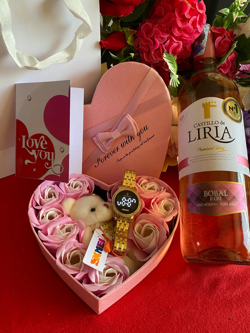 HOT VALENTINE LADIES PACK X CASTILLO  ROSE WINE