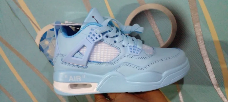 Off White X Air Jordan 4 'University Blue'