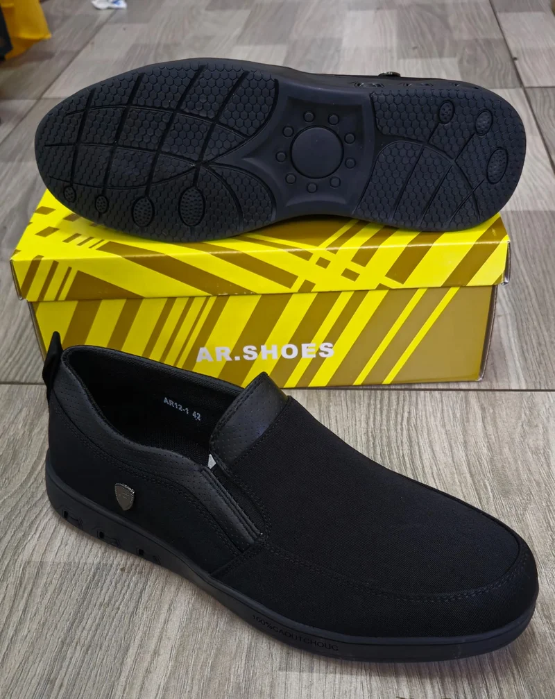 BLACK CASUAL  MEN SLIP~ON CASUAL  SHOES .