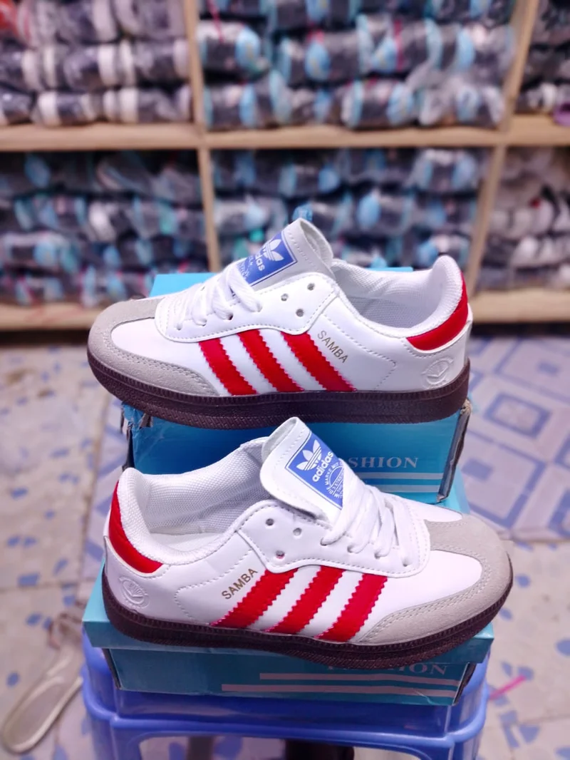 WHITE – RED   STRIPE KIDS SAMBA ADIDAS SNEAKERS