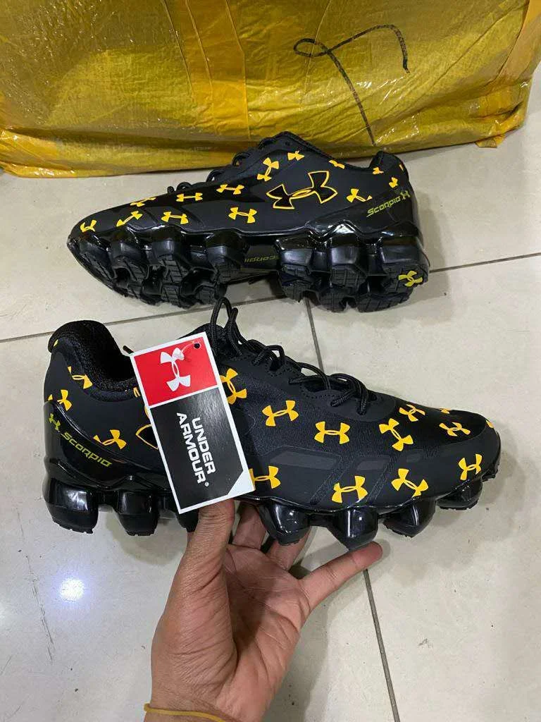Black-Mustard New Under x Armours Men's Scorpio  Running Shoes