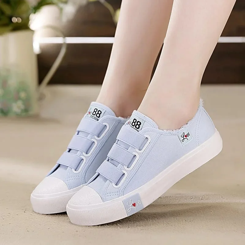 CLASSY LADIES CONVERRSE SHOES-BLUE
