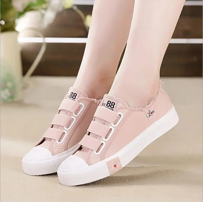 CLASSY LADIES CONVERRSE SHOES-PINK