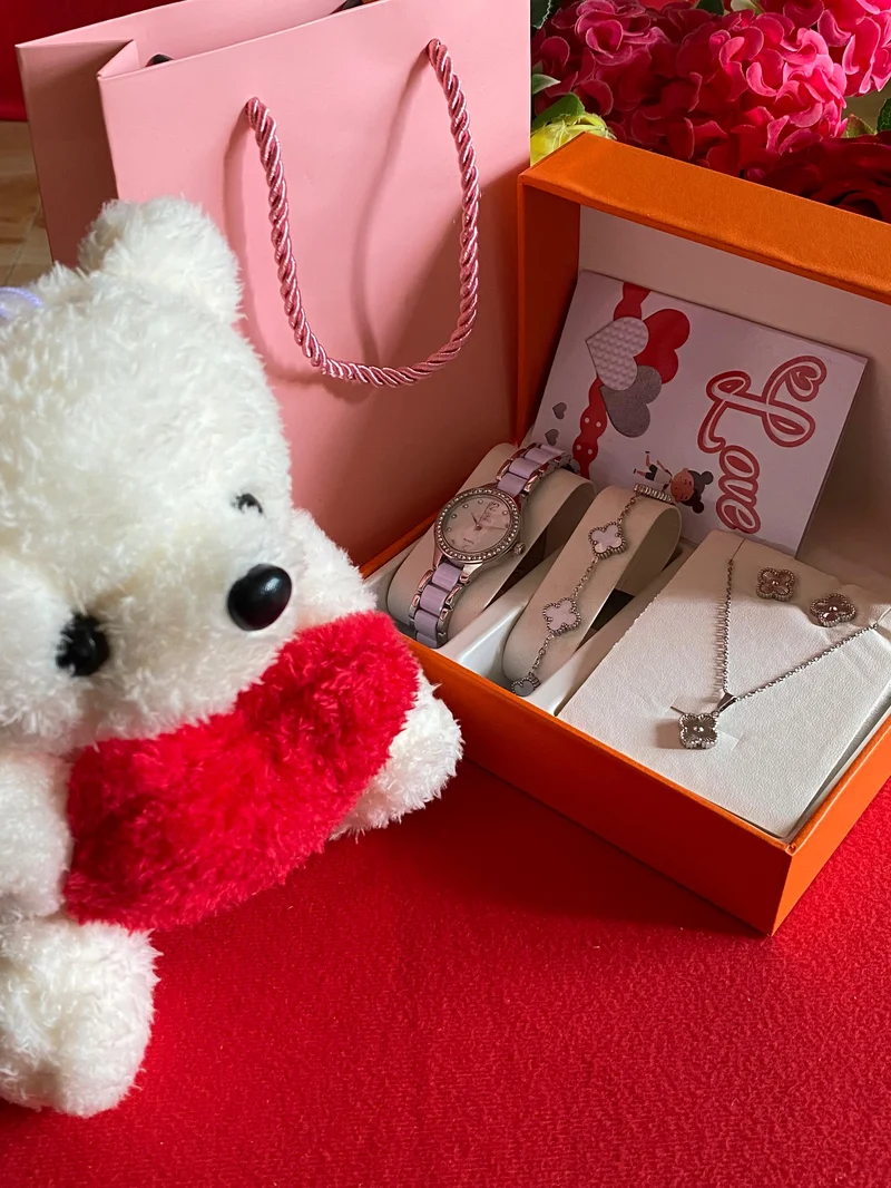 HOT VALENTINES LADIES GIFT SET-White