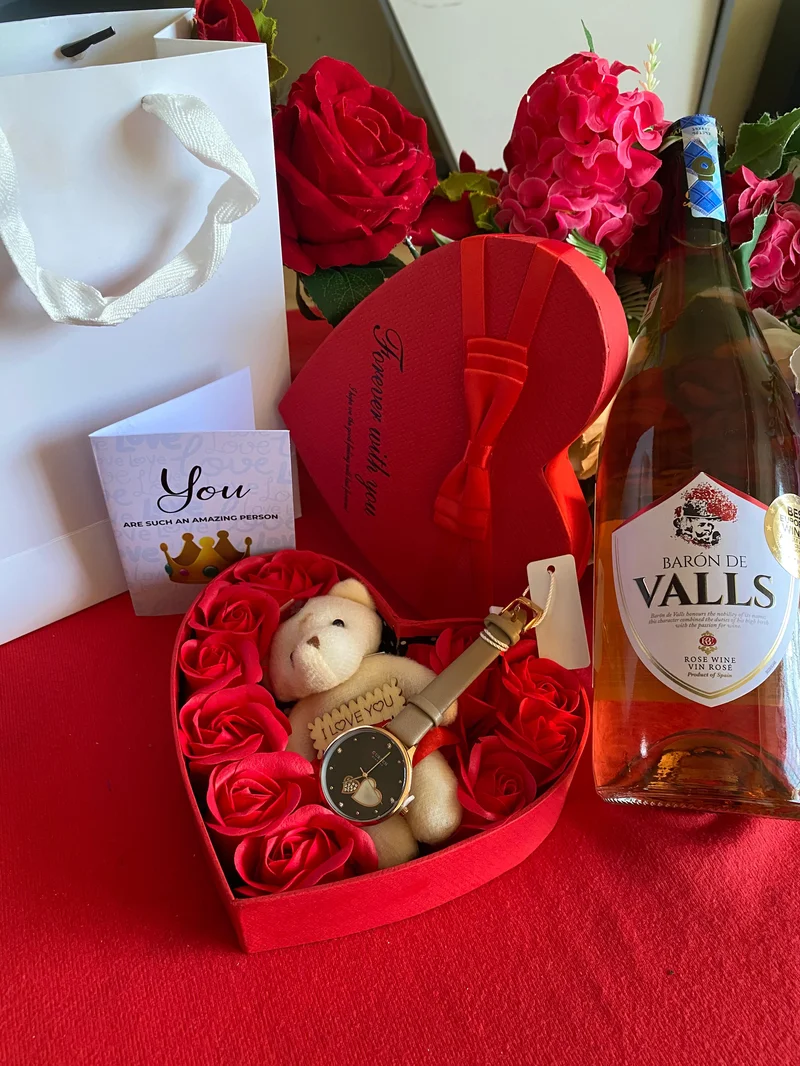 HOT VALENTINES LADIES PACK X BARON ROSE WINE