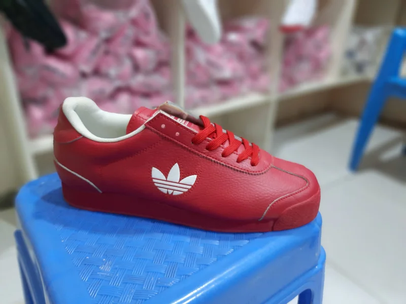 Adidas Sneakers