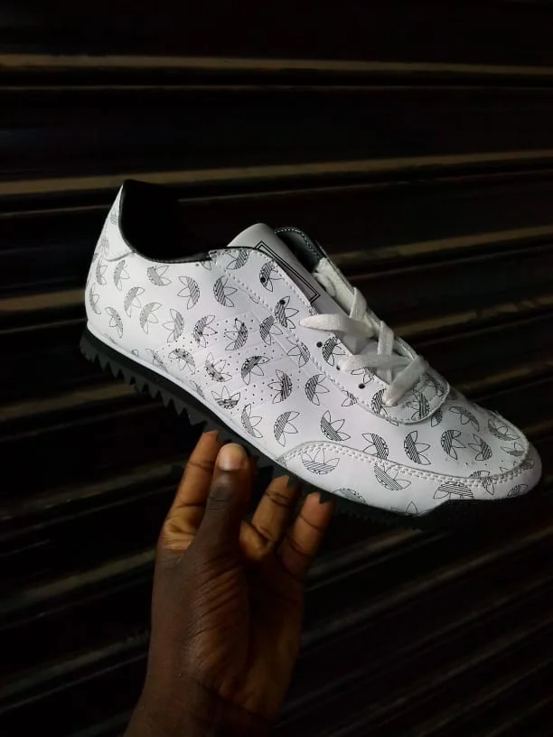 Adidas White  Men Low Top Casual Shoes Lightweight Sports Shoes