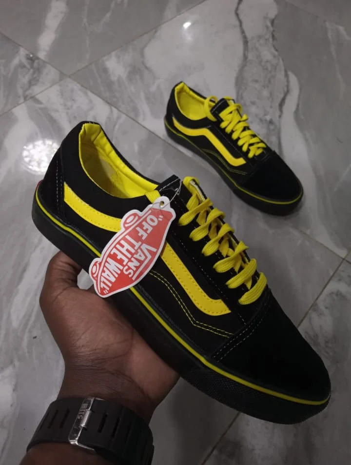 SKATE Model Vans Black and Yellow Classic Old Skool Vans