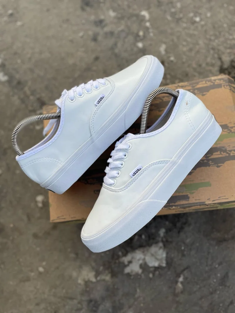 Soft Leather Double Sole Vans of the Wall All White