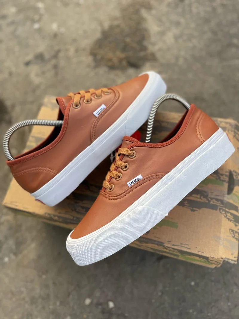 Soft Leather Double Sole Vans of the Wall Beige