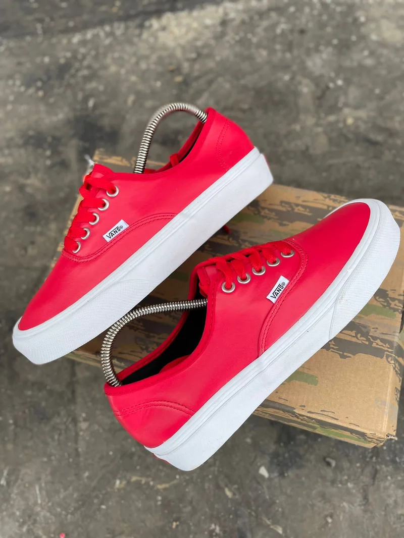 Soft Leather Double Sole Vans of the Wall Red