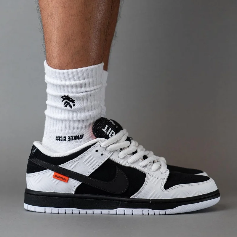 TIGHTBOOTH Nike SB Dunk Low